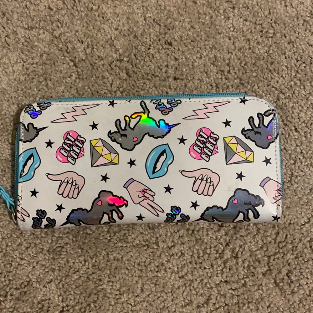 Claire’s wallet holds cards, coins, and cash.